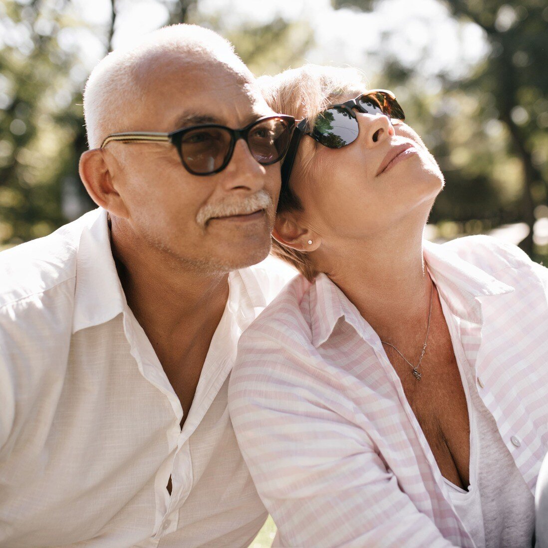 mustachioed-man-black-sunglasses-white-cool-outfit-posing-with-blonde-smiling-woman-pink-striped-clothes-outdoor(2)